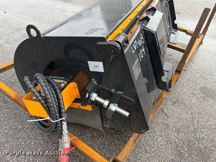 image for item FG2868 2025 Giyi BS72 skid steer sweeper