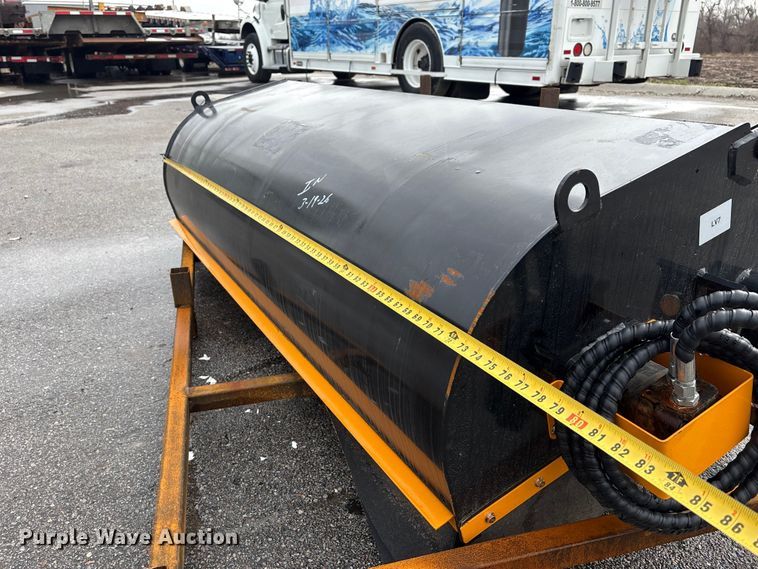 image for item FG2868 2025 Giyi BS72 skid steer sweeper