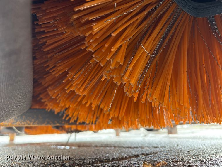 image for item FG2868 2025 Giyi BS72 skid steer sweeper