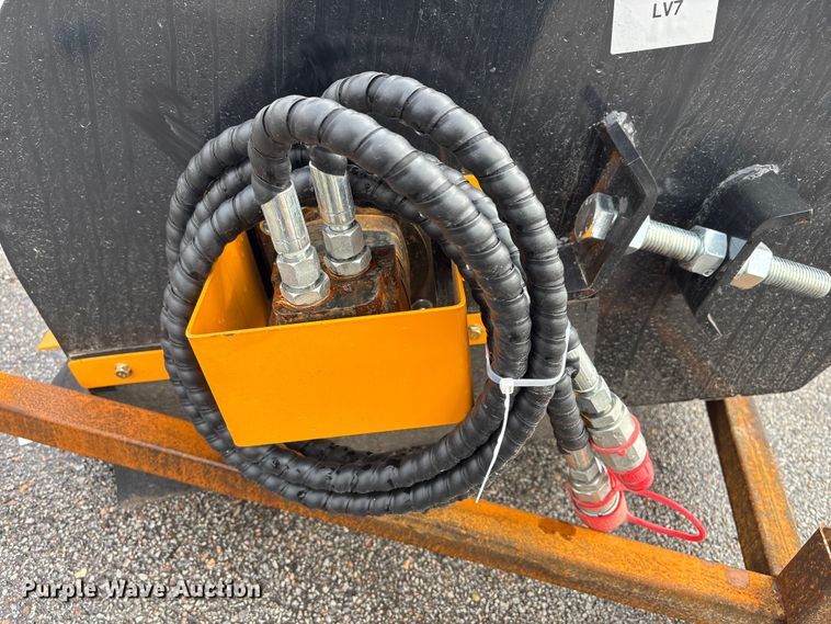 image for item FG2868 2025 Giyi BS72 skid steer sweeper