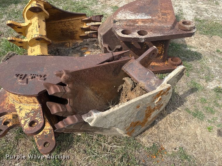 image for item FH6517 (4) backhoe buckets