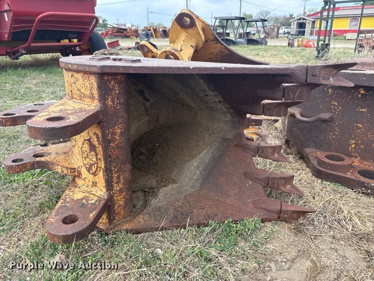 image for item FH6517 (4) backhoe buckets
