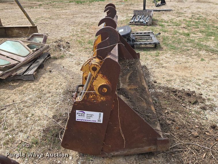 image for item FH6566 Bucket