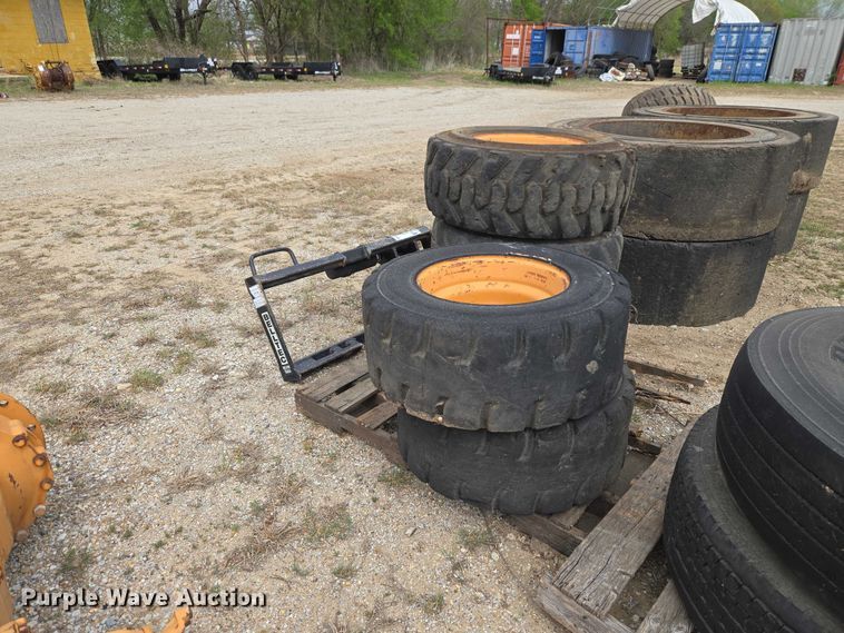 image for item FH6588 Skid steer parts