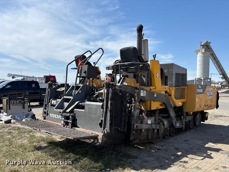 image for item FH7019 2011 Volvo PF4410 paver