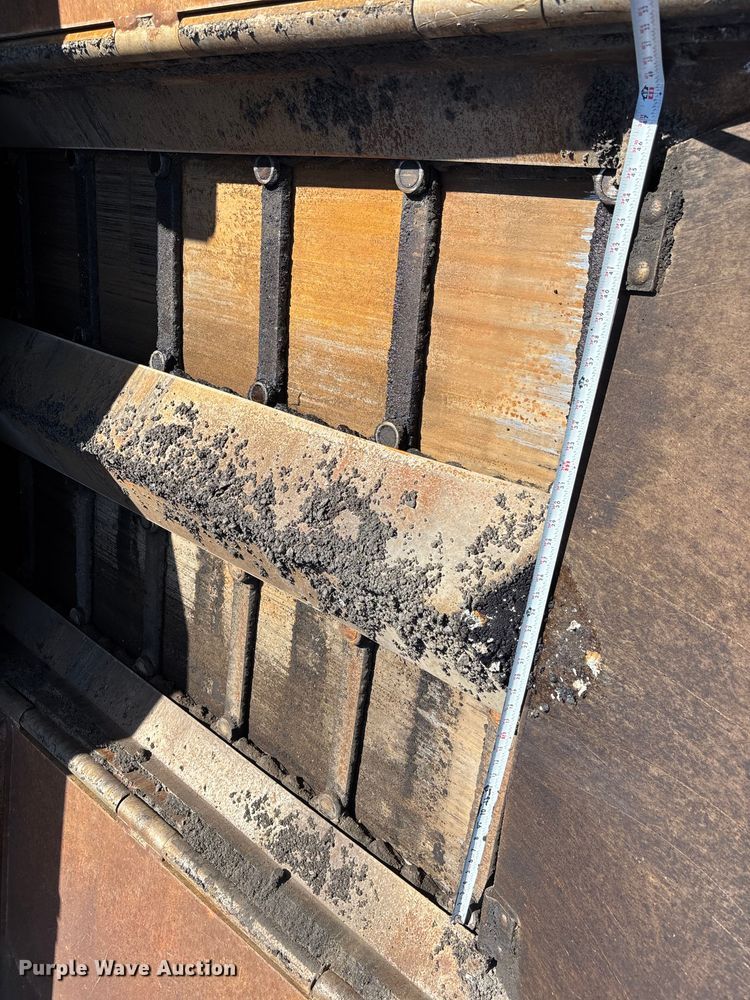 image for item FH7019 2011 Volvo PF4410 paver