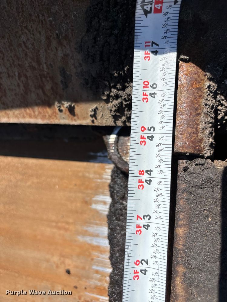 image for item FH7019 2011 Volvo PF4410 paver