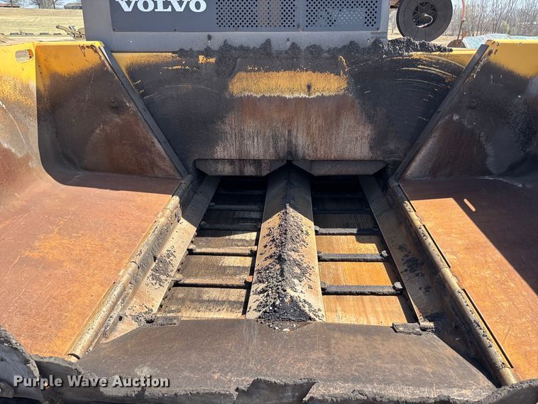 image for item FH7019 2011 Volvo PF4410 paver