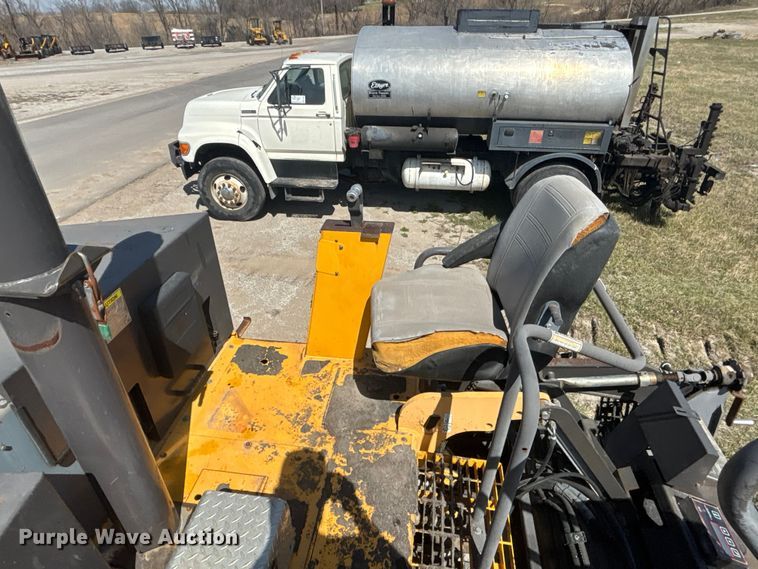 image for item FH7019 2011 Volvo PF4410 paver