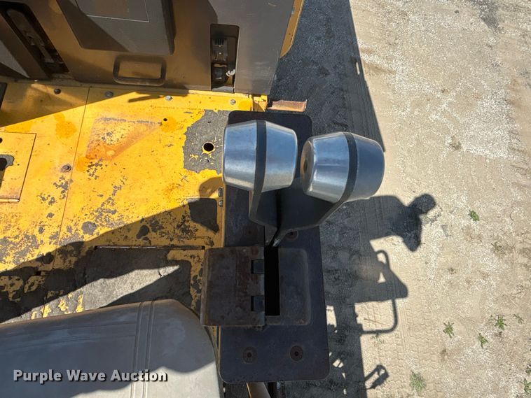 image for item FH7019 2011 Volvo PF4410 paver