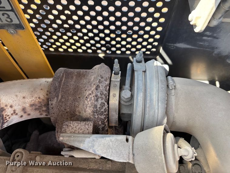 image for item FH7019 2011 Volvo PF4410 paver