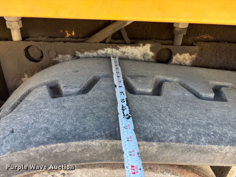 image for item FH7019 2011 Volvo PF4410 paver