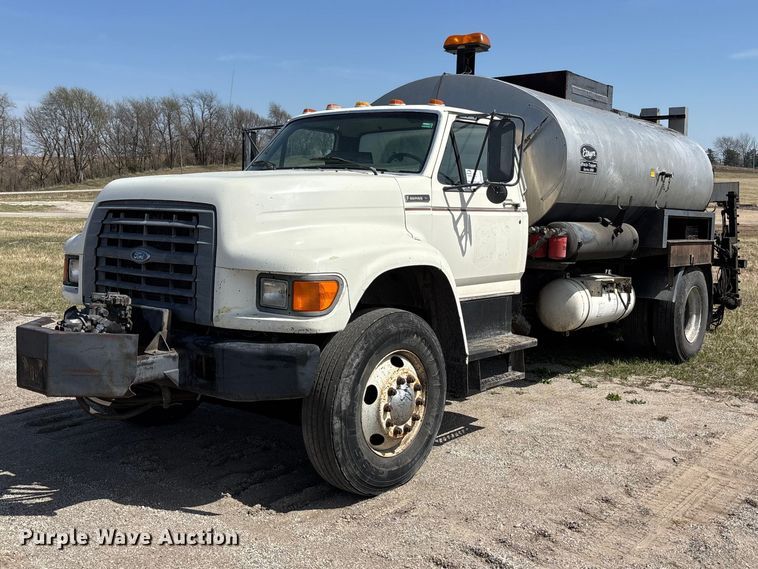 image for item FH7020 1997 Ford F800 oil distributor truck