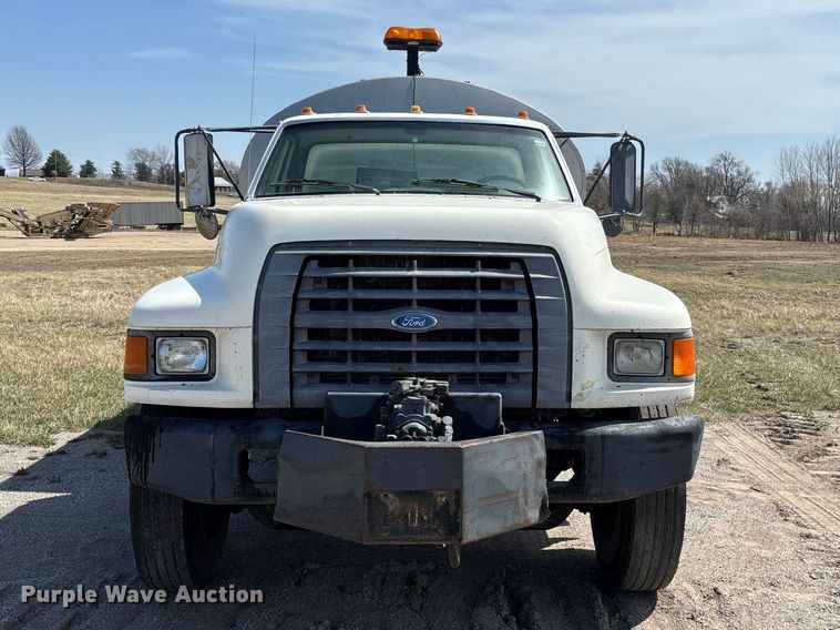 image for item FH7020 1997 Ford F800 oil distributor truck