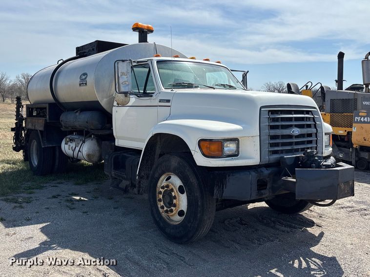 image for item FH7020 1997 Ford F800 oil distributor truck