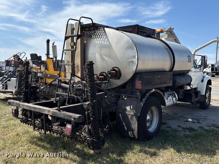 image for item FH7020 1997 Ford F800 oil distributor truck