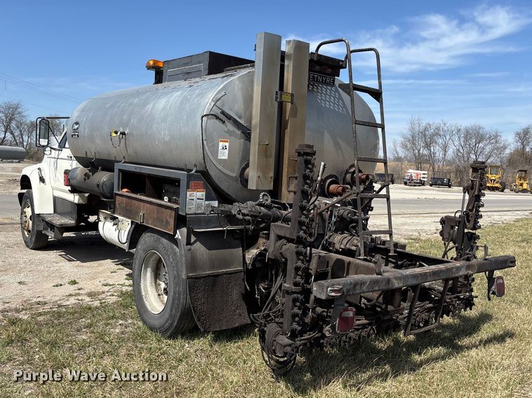 image for item FH7020 1997 Ford F800 oil distributor truck