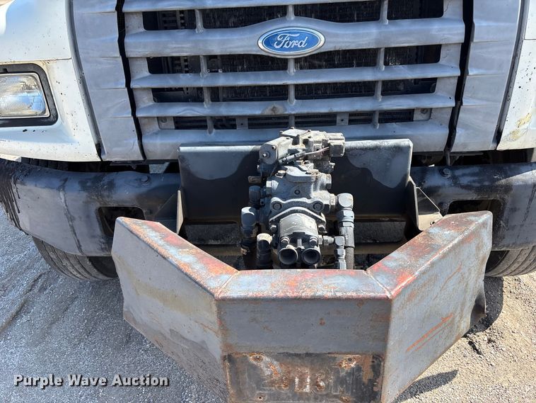image for item FH7020 1997 Ford F800 oil distributor truck