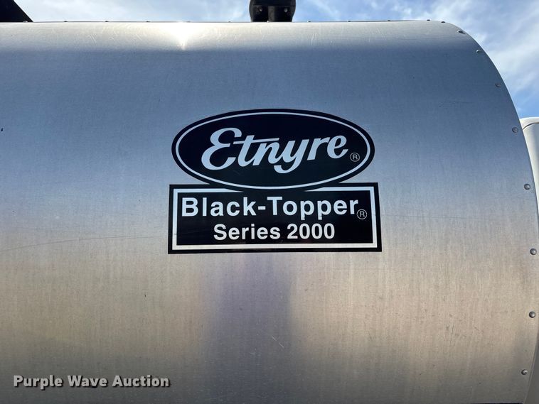 image for item FH7020 1997 Ford F800 oil distributor truck