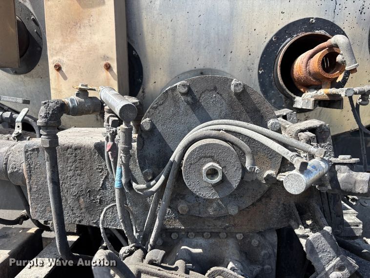 image for item FH7020 1997 Ford F800 oil distributor truck