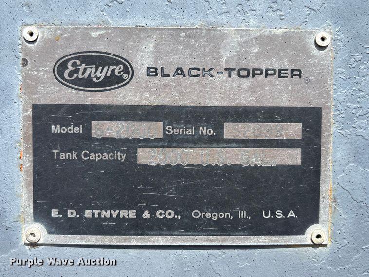 image for item FH7020 1997 Ford F800 oil distributor truck