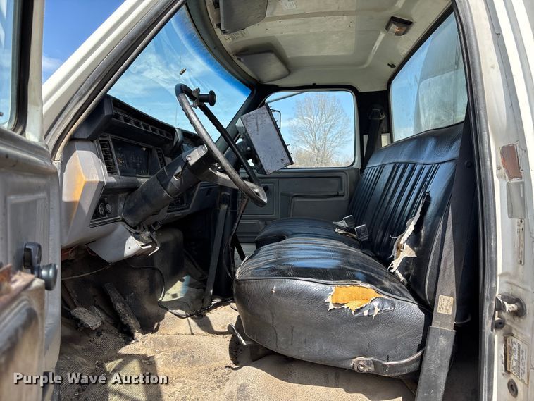 image for item FH7020 1997 Ford F800 oil distributor truck