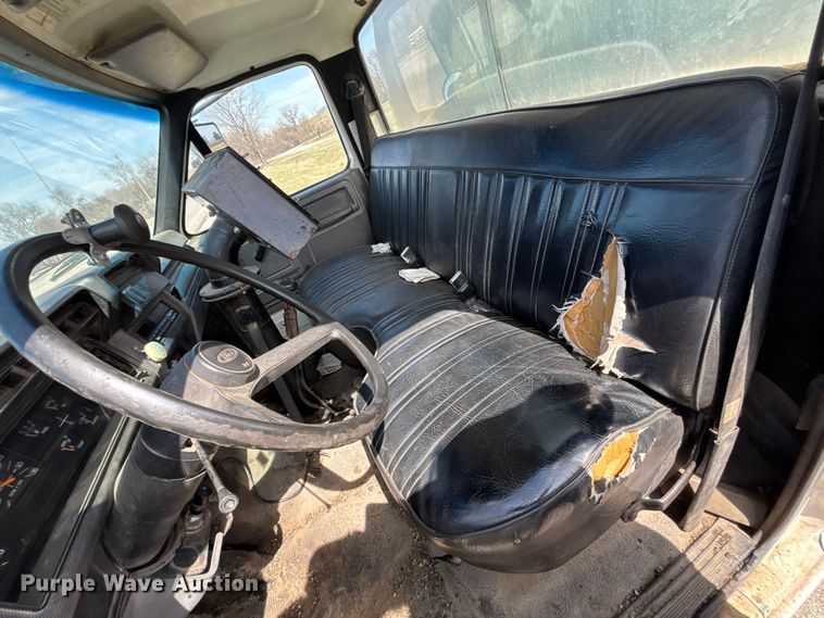 image for item FH7020 1997 Ford F800 oil distributor truck