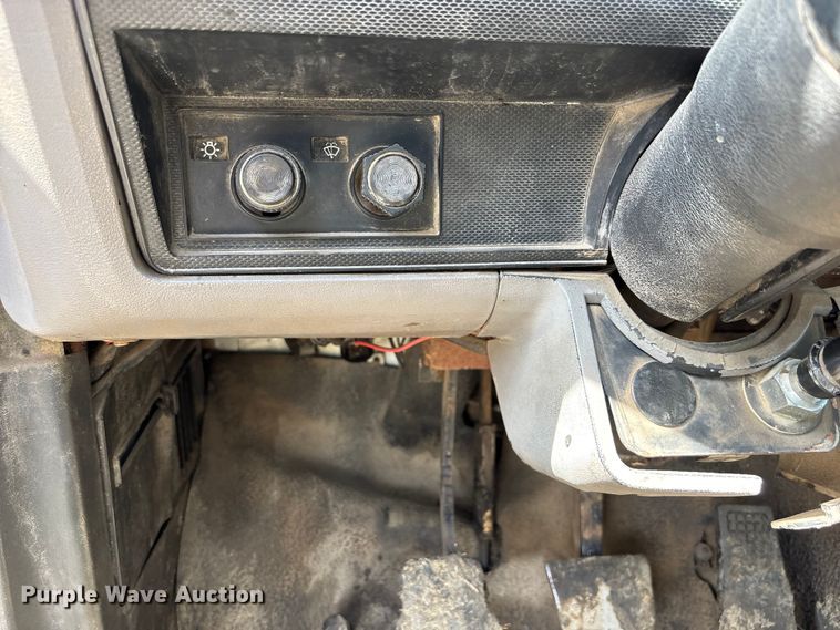 image for item FH7020 1997 Ford F800 oil distributor truck