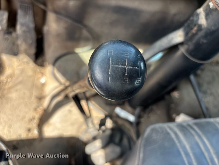 image for item FH7020 1997 Ford F800 oil distributor truck