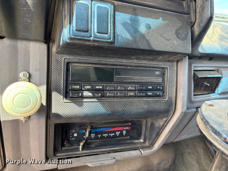 image for item FH7020 1997 Ford F800 oil distributor truck