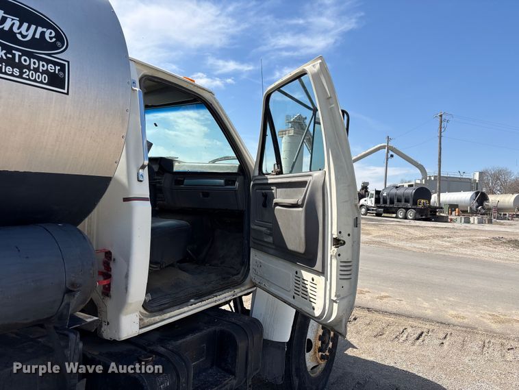 image for item FH7020 1997 Ford F800 oil distributor truck