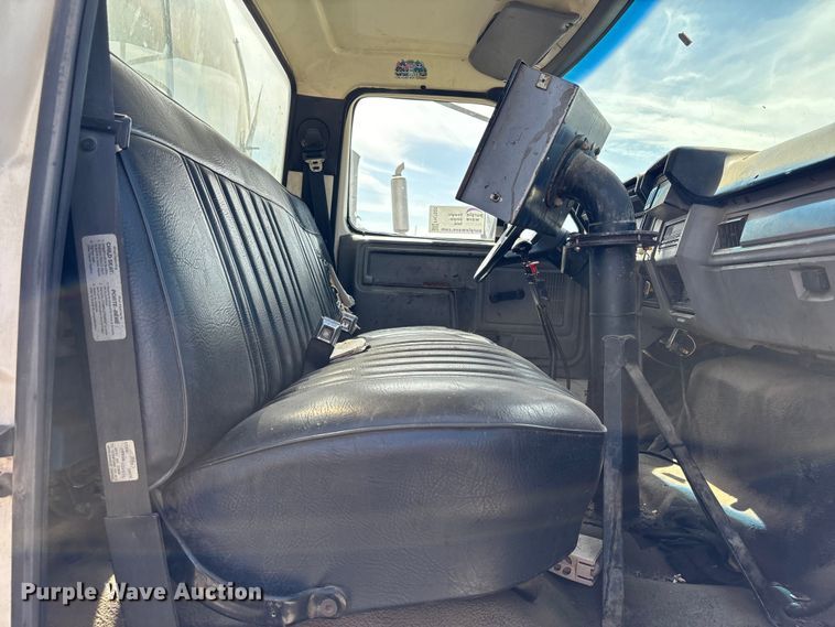 image for item FH7020 1997 Ford F800 oil distributor truck