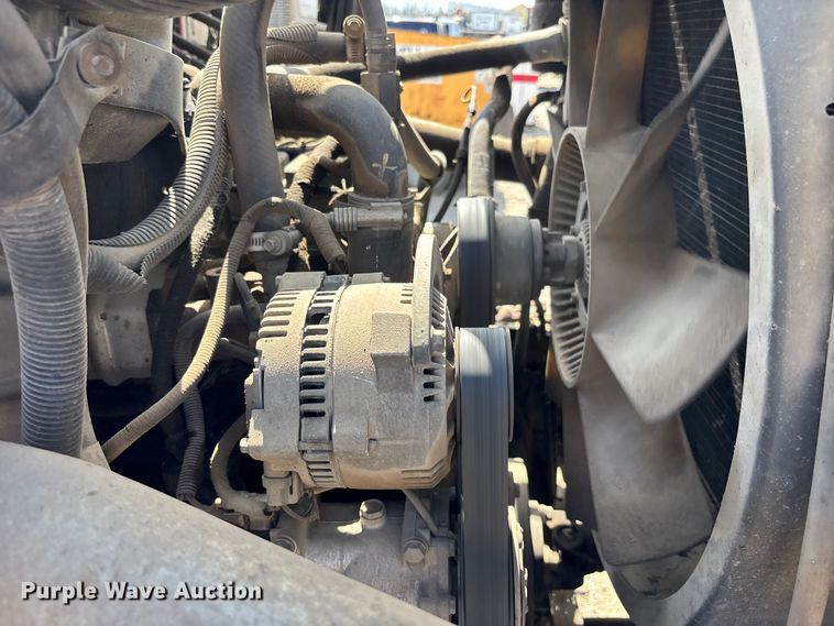 image for item FH7020 1997 Ford F800 oil distributor truck