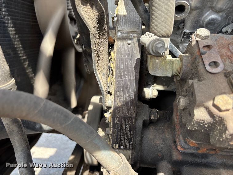 image for item FH7020 1997 Ford F800 oil distributor truck