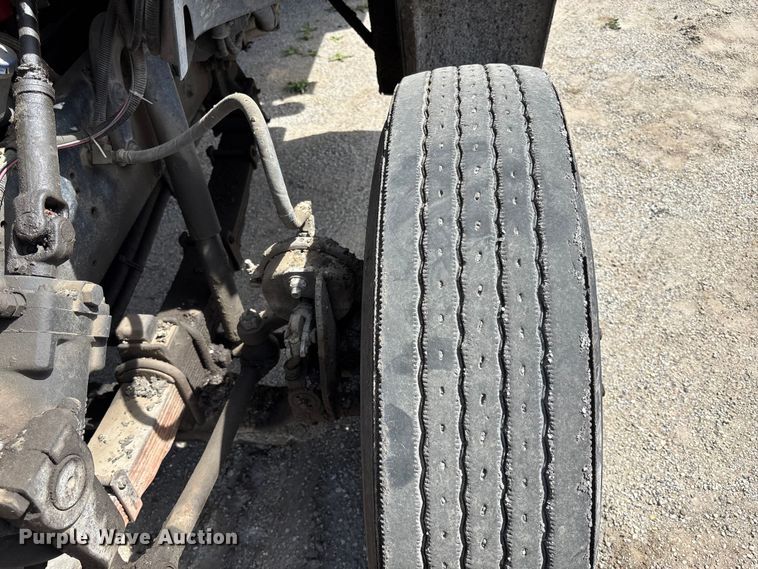 image for item FH7020 1997 Ford F800 oil distributor truck