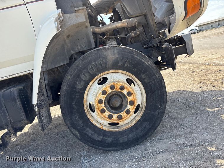 image for item FH7020 1997 Ford F800 oil distributor truck