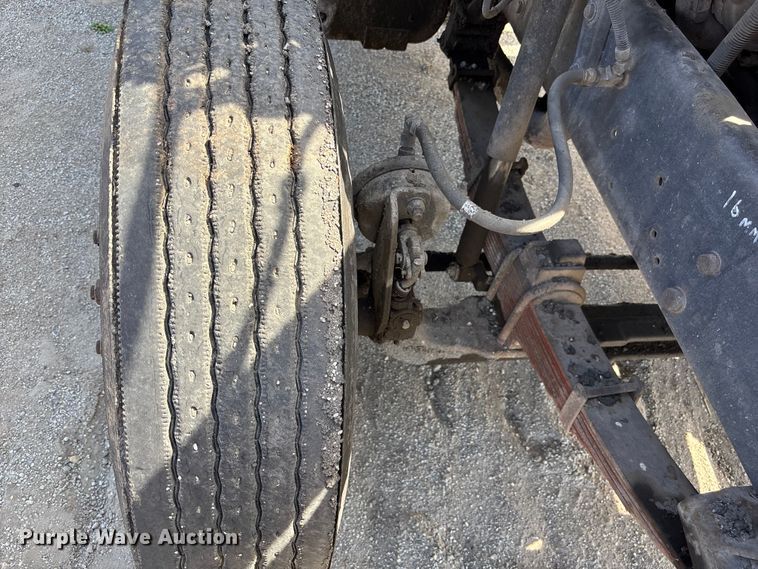 image for item FH7020 1997 Ford F800 oil distributor truck