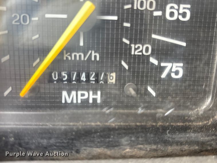 image for item FH7020 1997 Ford F800 oil distributor truck