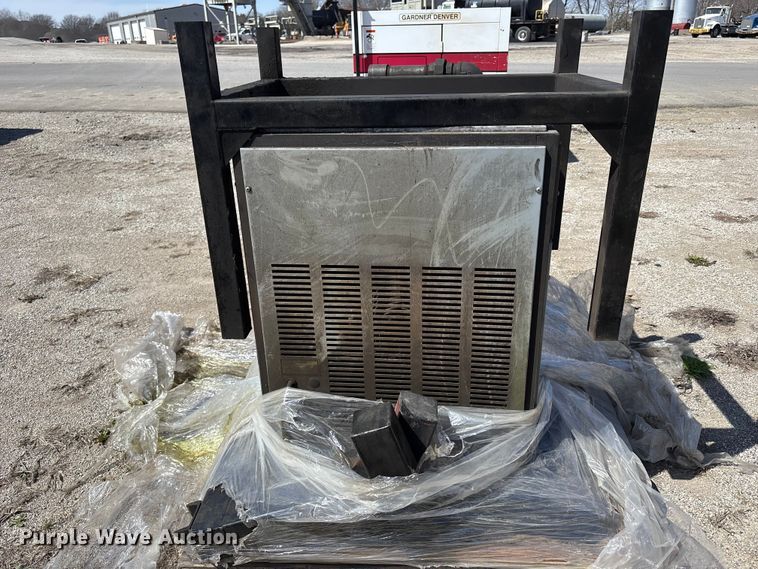 image for item FH7021 1995 Gardner Denver air compressor