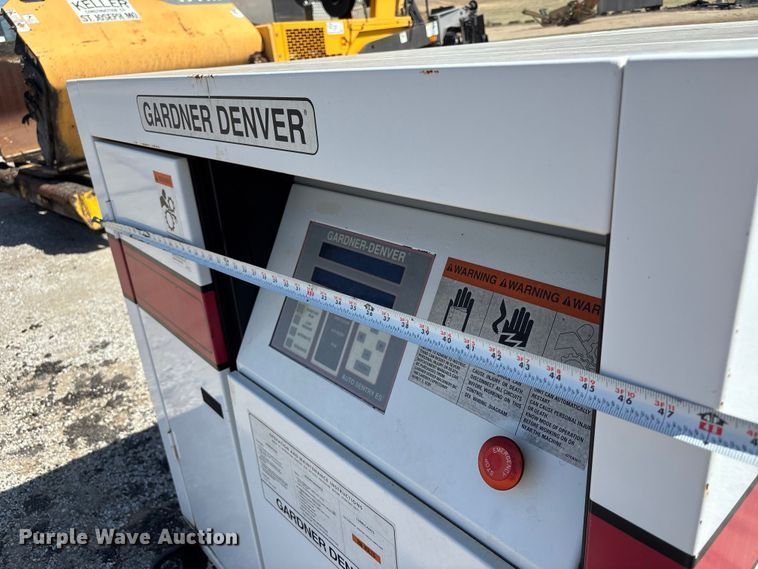 image for item FH7021 1995 Gardner Denver air compressor