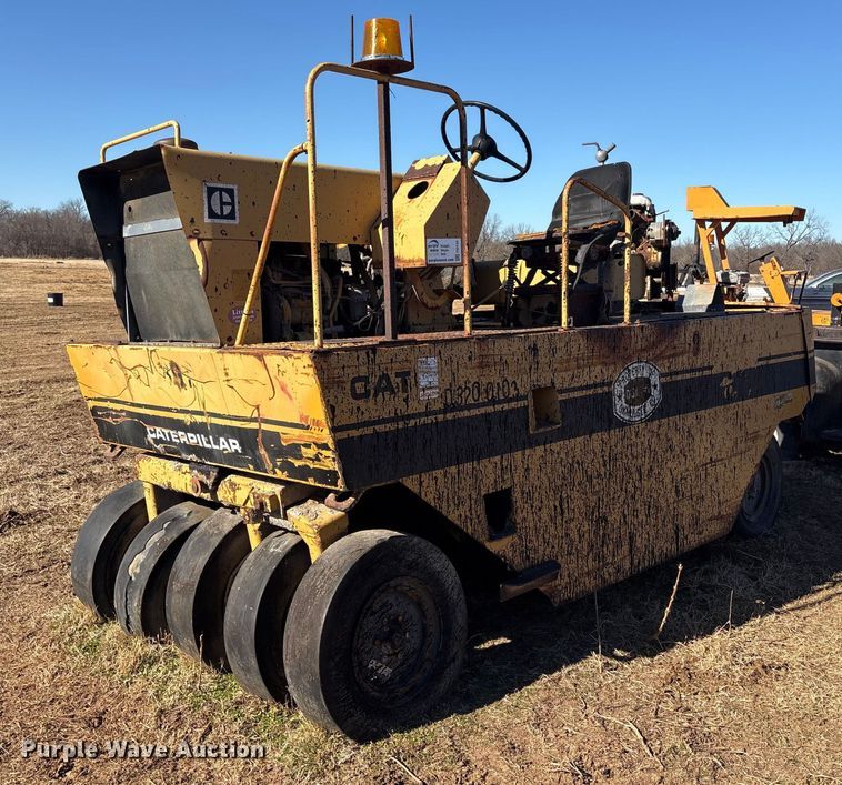 image for item FI0134 1986 Caterpillar PS-130 pneumatic roller