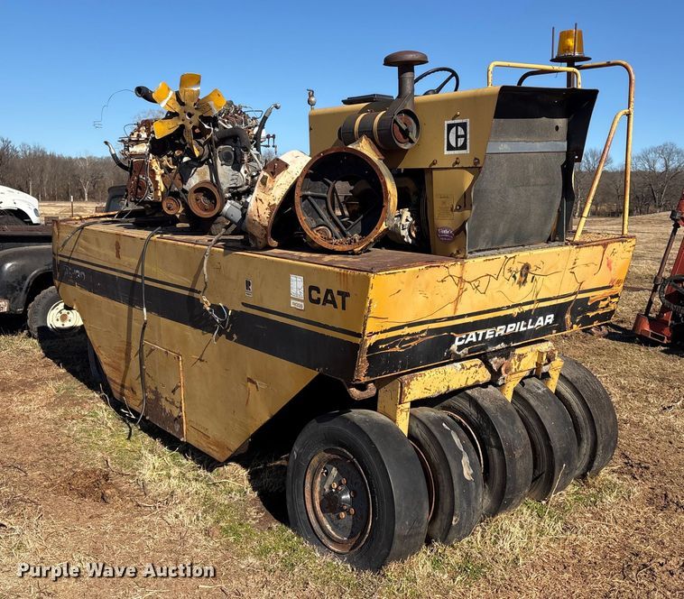 image for item FI0134 1986 Caterpillar PS-130 pneumatic roller