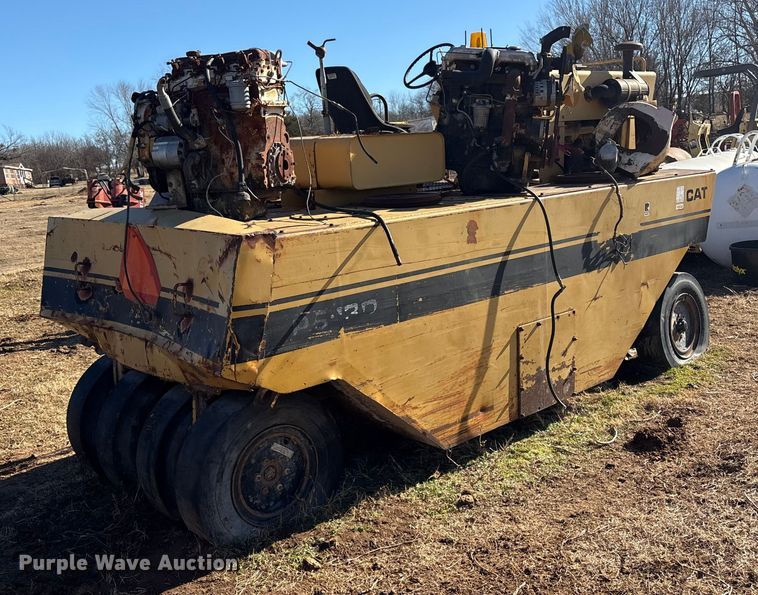 image for item FI0134 1986 Caterpillar PS-130 pneumatic roller