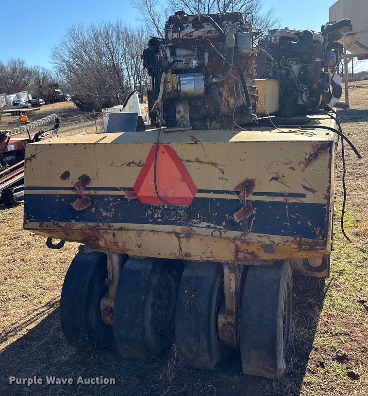 image for item FI0134 1986 Caterpillar PS-130 pneumatic roller