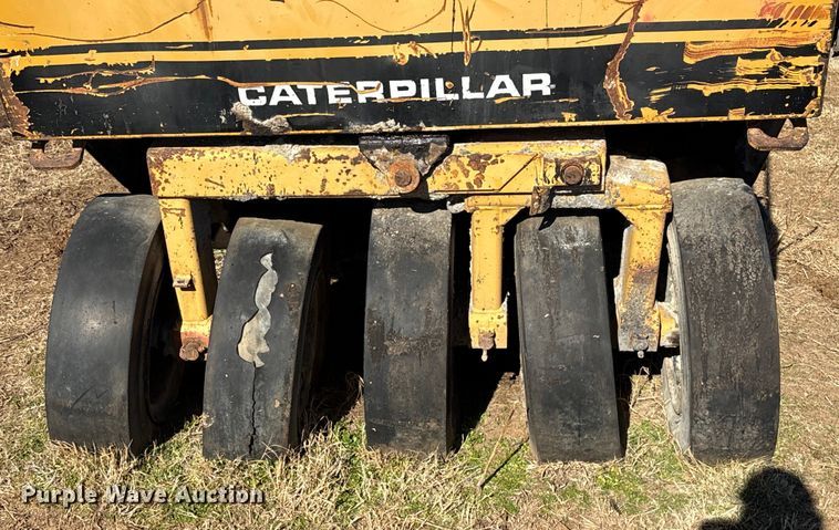 image for item FI0134 1986 Caterpillar PS-130 pneumatic roller