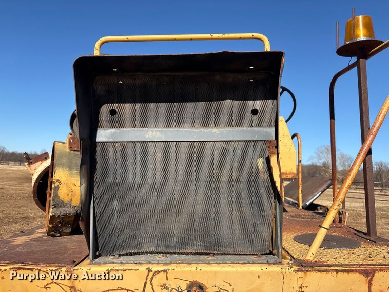 image for item FI0134 1986 Caterpillar PS-130 pneumatic roller