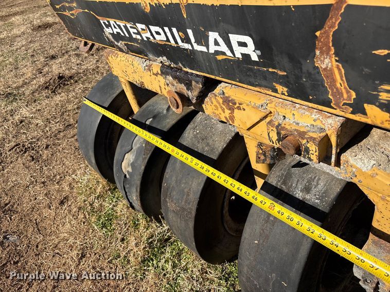 image for item FI0134 1986 Caterpillar PS-130 pneumatic roller
