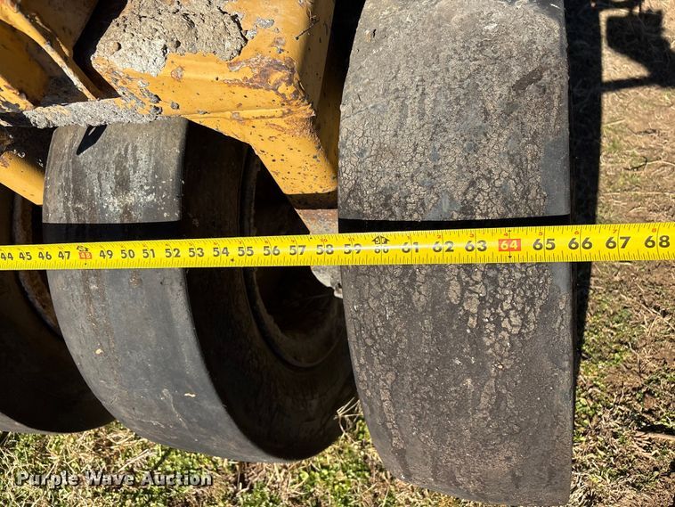 image for item FI0134 1986 Caterpillar PS-130 pneumatic roller