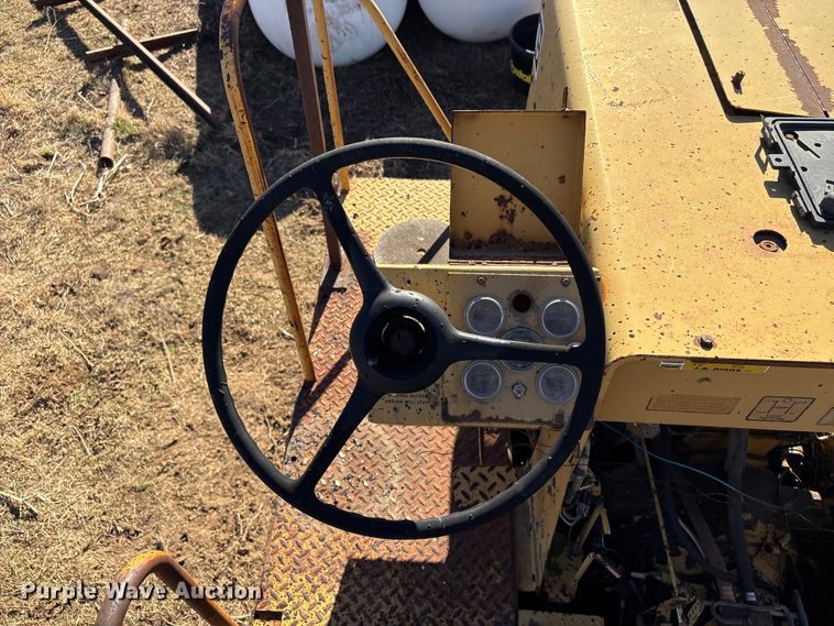 image for item FI0134 1986 Caterpillar PS-130 pneumatic roller