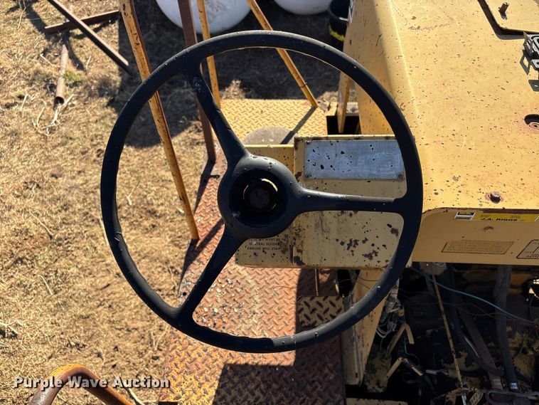 image for item FI0134 1986 Caterpillar PS-130 pneumatic roller